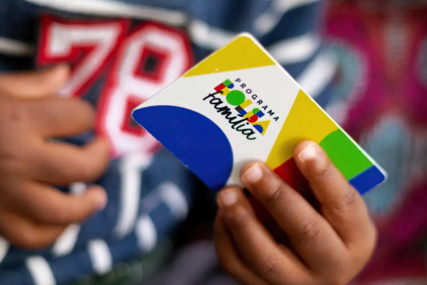 Bolsa Família reduz casos e mortes por aids de mulheres em vulnerabilidade, indica pesquisa