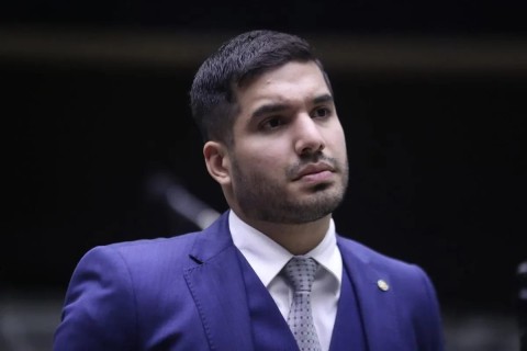 Deputado André Fernandes convoca população para ato democrático em Fortaleza-CE