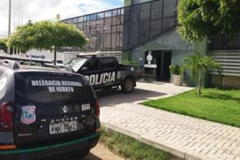 Esposa de idoso morto com tiros na cabeça enquanto dormia é presa no Ceará