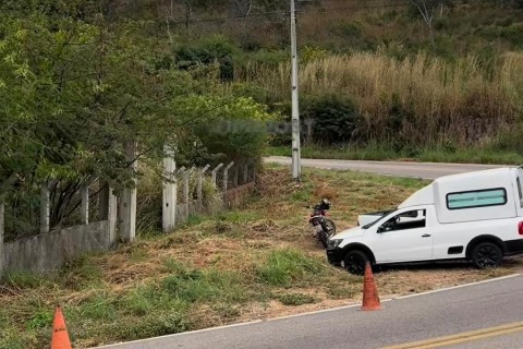 Caminhão tomba no trecho da CE-187 no Ceará