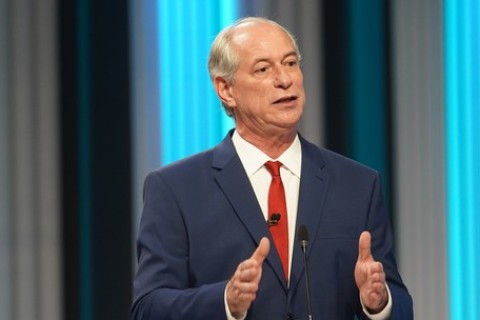 Justiça nega pedido de prisão de Ciro Gomes, mas o proíbe de fazer injúrias à prefeita de Crateús