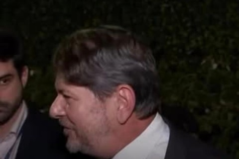 Cid Gomes se prontifica a usar retroescavadeira para retirar bolsonaristas que ocupam Senado