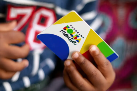 Cerca de um milhão de pessoas deixaram o Bolsa Família no mês de julho