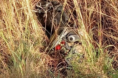 Moto roubada é encontrada abandonada em matagal