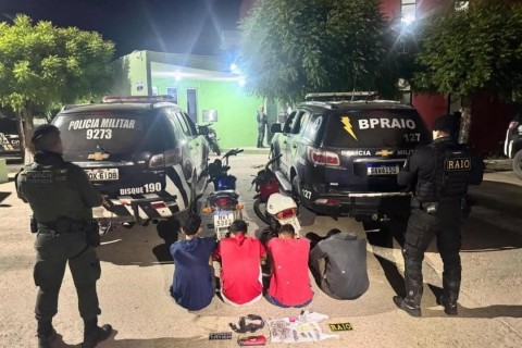 Polícia apreende adolescentes por roubo de veículo e tráfico de drogas em Morada Nova