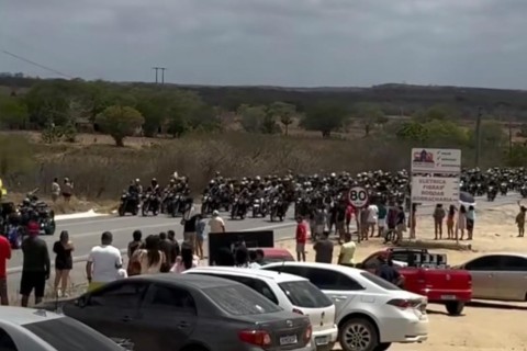 De promessa à tradição: Motoromaria leva milhares de motociclistas a Canindé