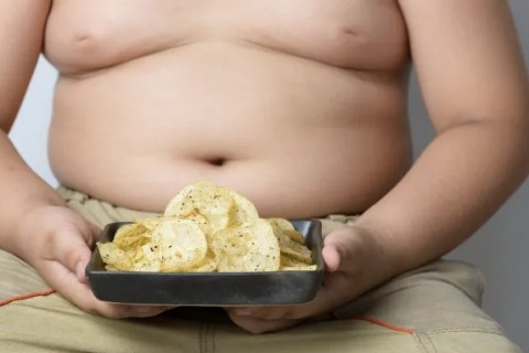 Obesidade dispara e, pela primeira vez, supera a desnutrição entre menores de 5 a 19 anos