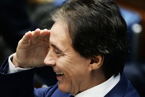 “A democracia venceu”, afirma Eunício Oliveira, ao comemorar arquivamento da PEC da Blindagem no Senado