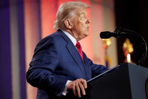 Trump oficializa tarifaço de 50% ao Brasil