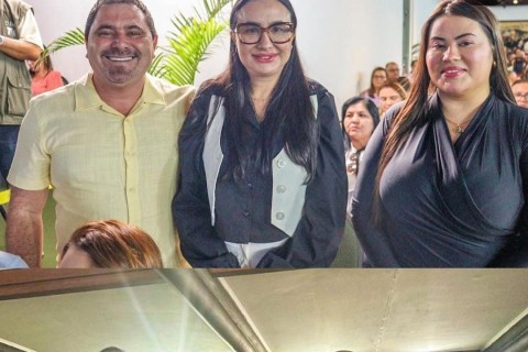Prefeita de Piquet Carneiro-CE Neila Vitoriano participa da assinatura do plano estadual da primeira infância