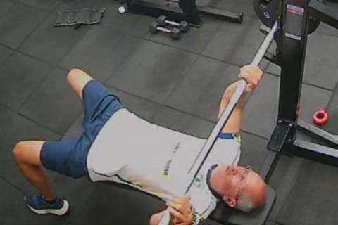 Tragédia em academia, com morte de homem atingido por barra de supino, reacende alerta sobre falta de acompanhamento profissional