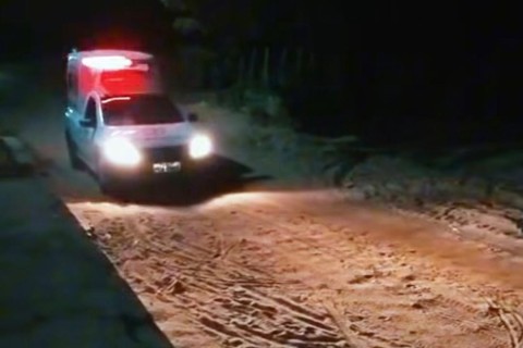 Bebê ferida pelo próprio pai recebe alta e chega em casa nos braços da mãe em Crateús-CE