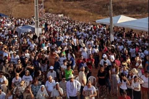 Senador Pompeu-CE reúne multidão na 43ª Caminhada da Seca em um domingo de fé, emoção e memória