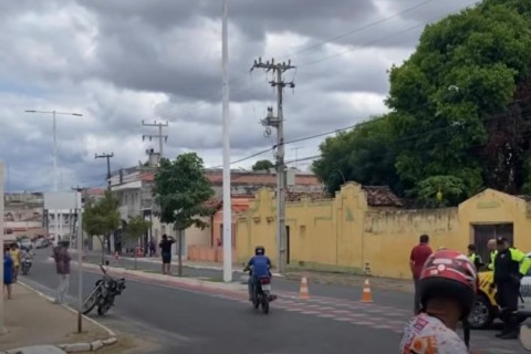 Fio de alta tensão cai no centro de Nova Russas e provoca apagão e caos no trânsito