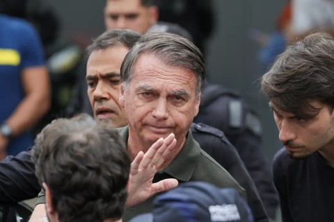 Moraes autoriza Bolsonaro a receber comida especial na prisão