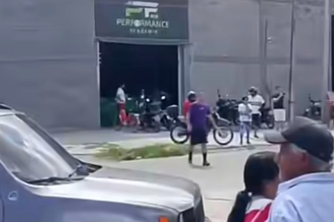 Acidente de trânsito em Iguatu-CE deixa homem ferido após colisão entre carro e moto