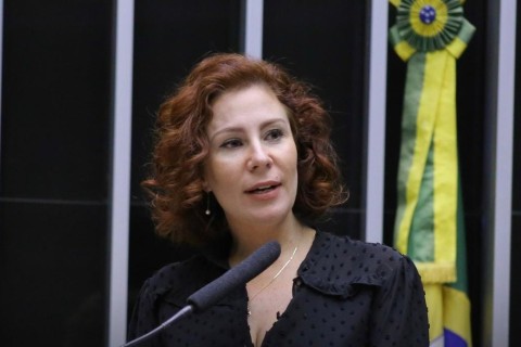 Carla Zambelli segue presa em Roma