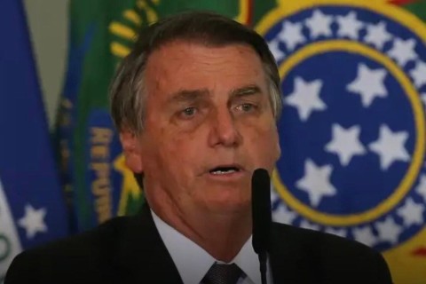 Bolsonaro tem até amanhã para explicar pedido de asilo, determina Alexandre de Moraes