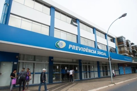 Sem verba, INSS prolonga espera por perícias e benefícios; governo admite falta de recursos e promete retomada do programa só em janeiro