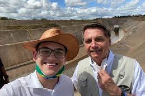 Carmelo Neto solicita mudança de nome parlamentar para "Carmelo Bolsonaro"