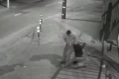 Violência contra a Mulher: Homem é flagrado espancando namorada e segue solto