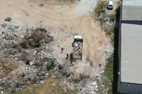 Drone da Prefeitura flagra descarte irregular de entulho em Fortaleza-CE; multa pode chegar a R$ 32 mil