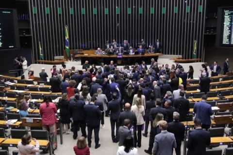 Câmara aprova urgência da anistia e abre caminho para votação sobre atos de 8 de janeiro
