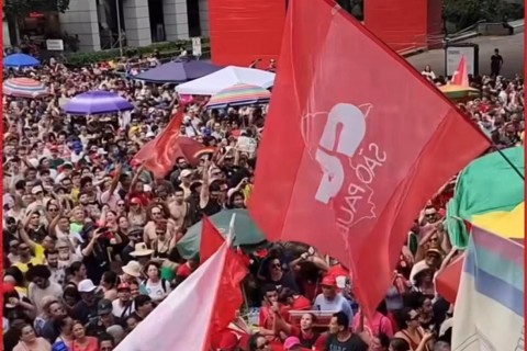Manifestantes fazem atos contra a PEC da Blindagem e Projeto da Anistia em SP, Rio e outras cidades