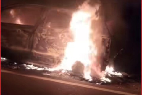 Carro pega fogo na CE-362, entre Senador Sá e Uruoca