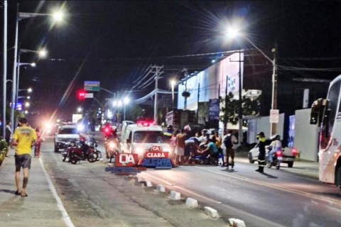 Colisão entre motocicletas deixa três pessoas feridas na CE-060 em Quixeramobim-CE