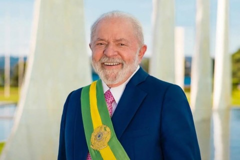 Lula diz que Brasil não pode permitir presidiário se elegendo
