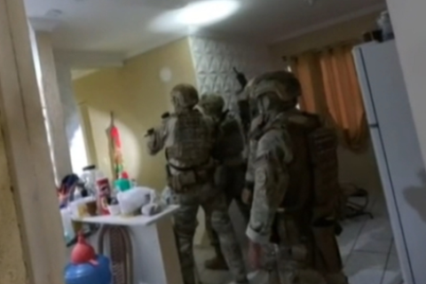 Operação prende 12 membros do 'braço financeiro' de facção, apreende joias e relógios de luxo