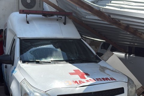 Forte ventania danifica estrutura do hospital de Piquet Carneiro-CE