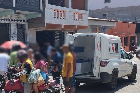 Mulher fica ferida após sofrer acidente de moto na cidade de Itapajé-CE
