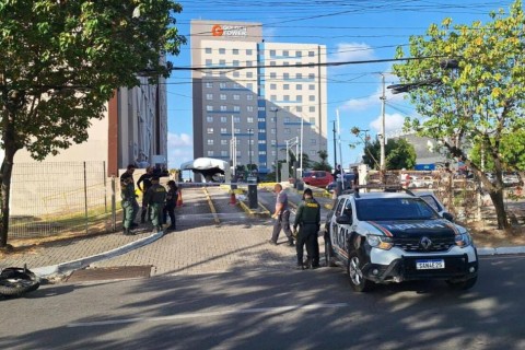 Mulher morre e homem fica gravemente ferido em ataque armado em Maracanaú