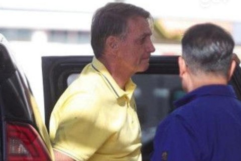 Bolsonaro sai pela primeira vez da prisão domiciliar para realizar exames médicos
