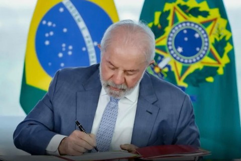Lula edita MP que pode transformar geração de energia solar em prejuízo para milhões de brasileiros