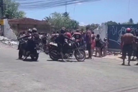 Muro desaba e atinge homem na cidade de Fortaleza-CE