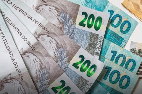 Primeira parcela do 13º salário antecipada