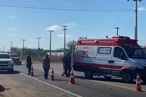 Entregador fica ferido após queda de moto na BR-226 entre Crateús e Independência