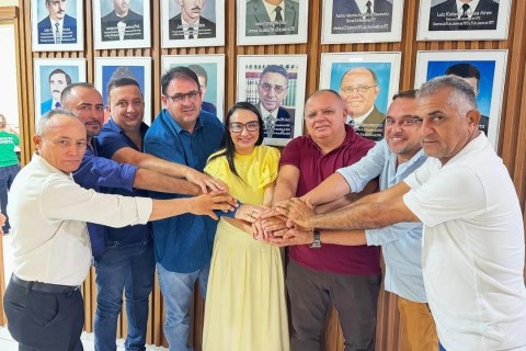 Prefeita Neila Vitoriano se reune com vereadores da base de situação