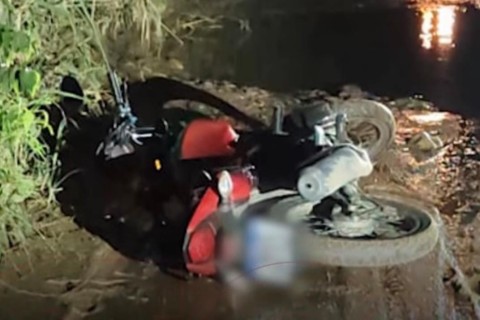 Motociclista por aplicativo é assaltado após pegar atalho por estrada deserta em Fortaleza-CE