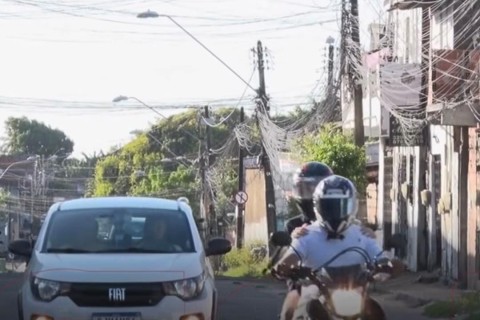 Mulher morre ao perder o controle da moto enquanto ultrapassava carros