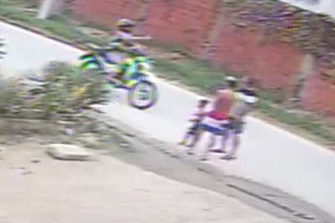 Homem é assassinado enquanto passeava com criança no Ceará, imagem é forte