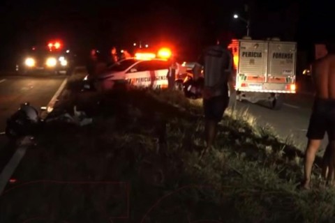 Criança morre a caminho da igreja, em acidente entre moto e caminhonete