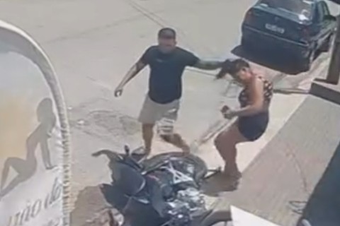 Homem é preso por invadir clínica de estética e retirar mulher puxando pelos cabelos em Fortaleza-CE