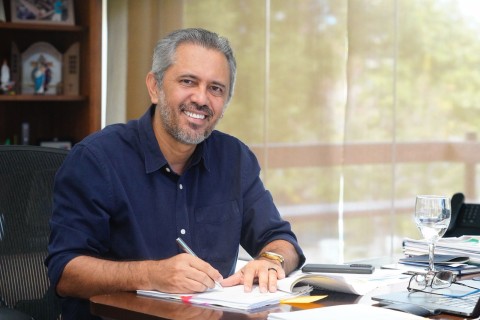 Elmano de Freitas sanciona programa para impulsionar a produção de algodão no Estado