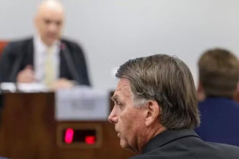 51% aprovam prisão domiciliar de Bolsonaro e 53% veem Moraes agindo dentro da lei