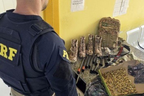 Dois são presos transportando arma e munição para o Comando Vermelho do Rio ao Ceará