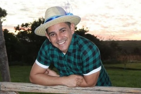 Corpo de professor desaparecido é encontrado em penhasco; adolescente é apreendido